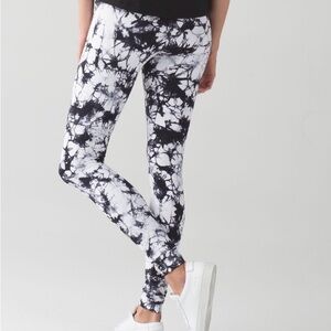 Lululemon Wunder Under Pant (Hi-Rise) (Shibori)
Shibori White Black